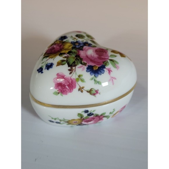 Vtg Royal Windsor Heart Shaped Floral Rose Trinket Box Fine Bone China England - Picture 2 of 6